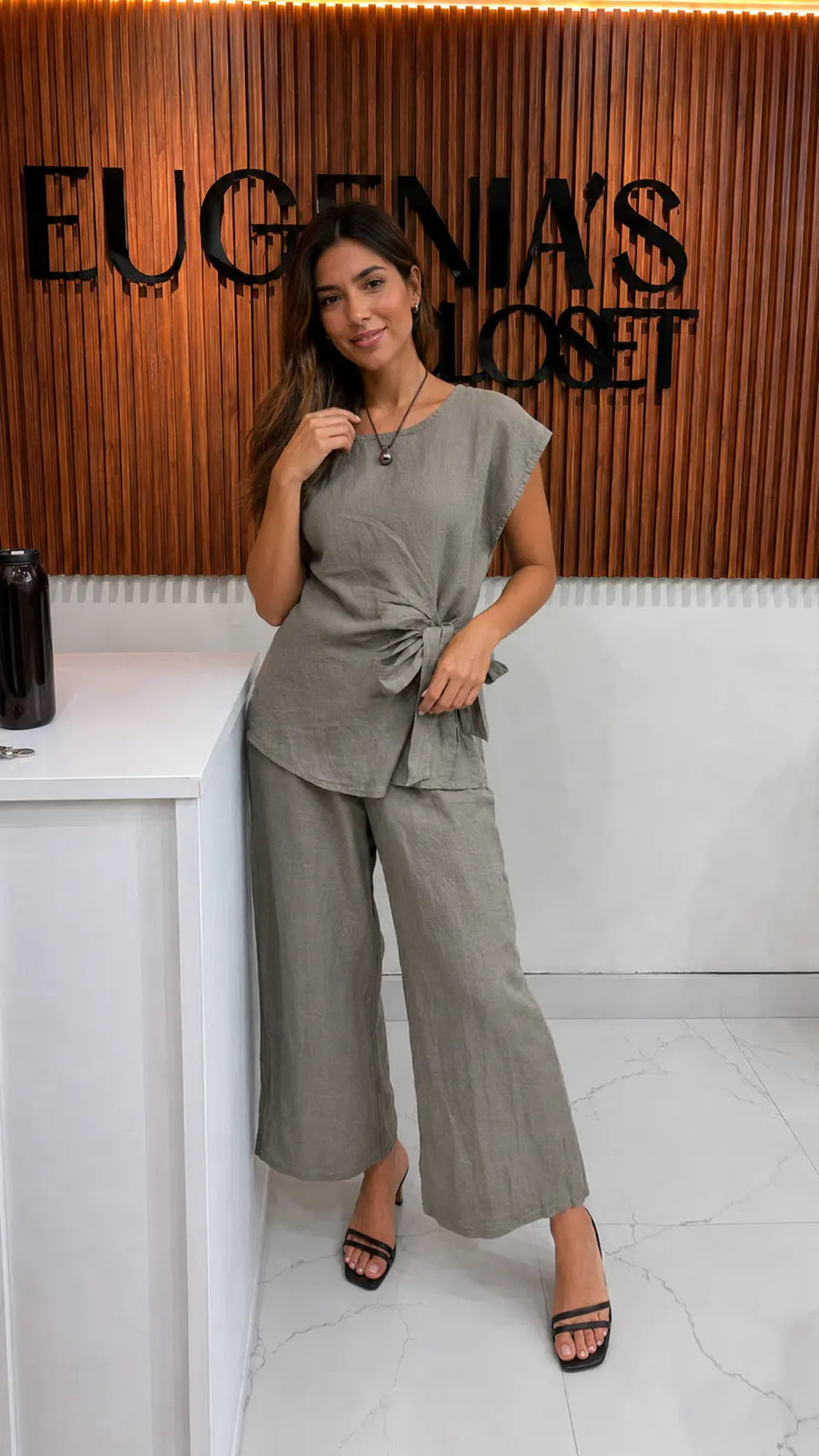 CONJUNTO DE LINO COLOR TOPO CON LAZO