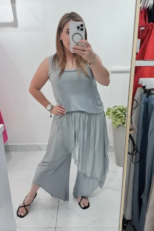 Conjunto Fluido Gris con Top y Pantalón Palazzo